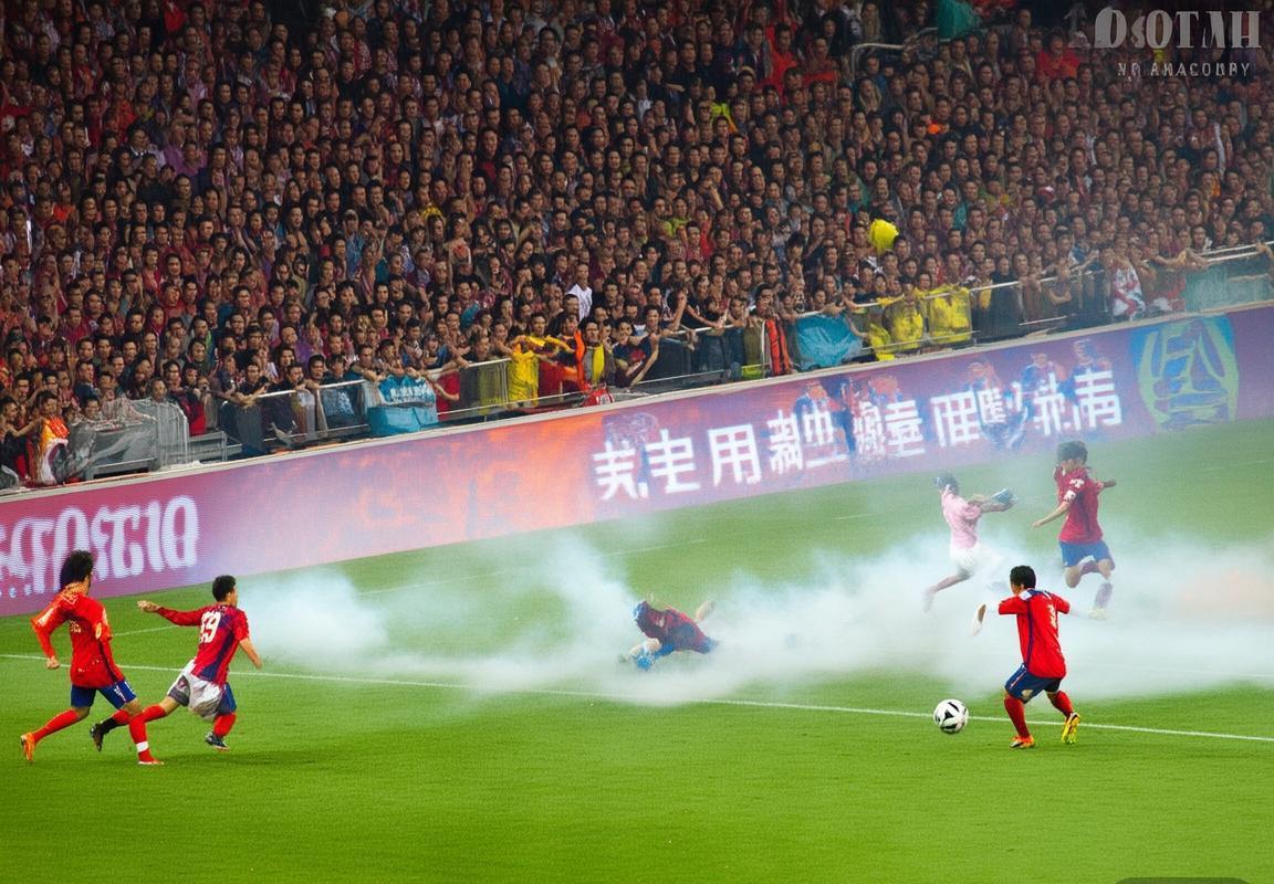 2013年恒大与鲁能巅峰之战：足球史诗对决回顾(图1)